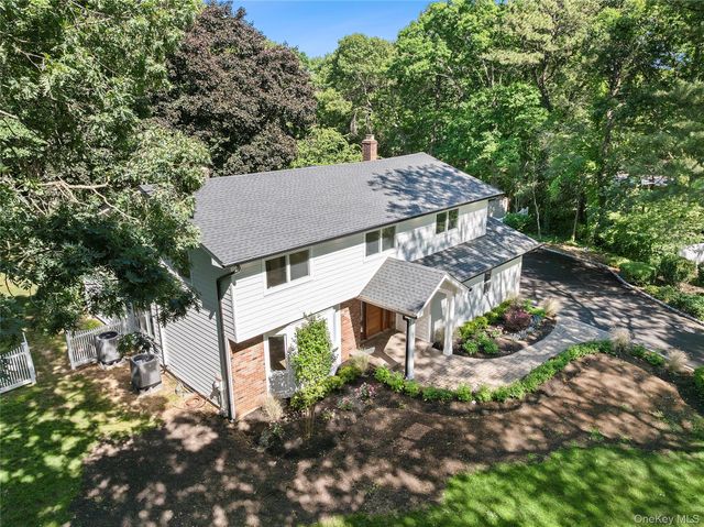 6 Washington Avenue, Dix Hills, NY 11746