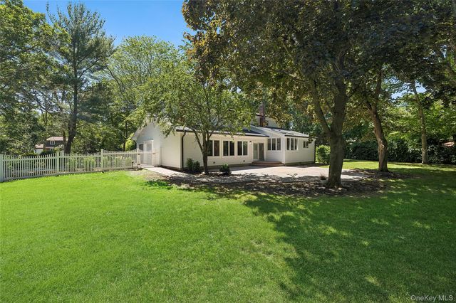 6 Washington Avenue, Dix Hills, NY 11746