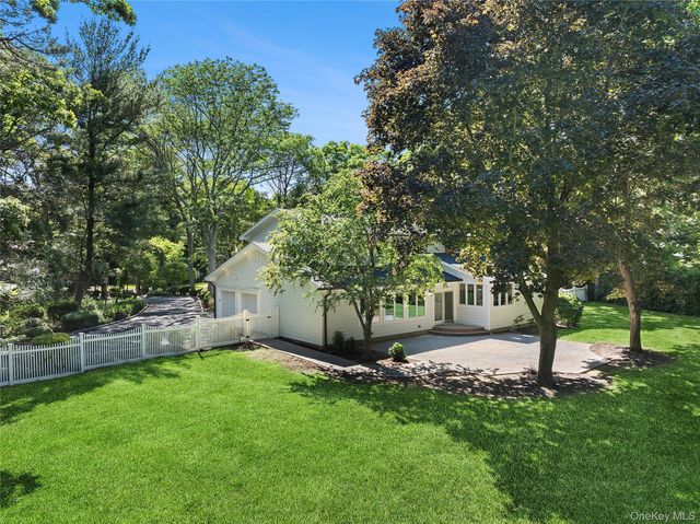 6 Washington Avenue, Dix Hills, NY 11746