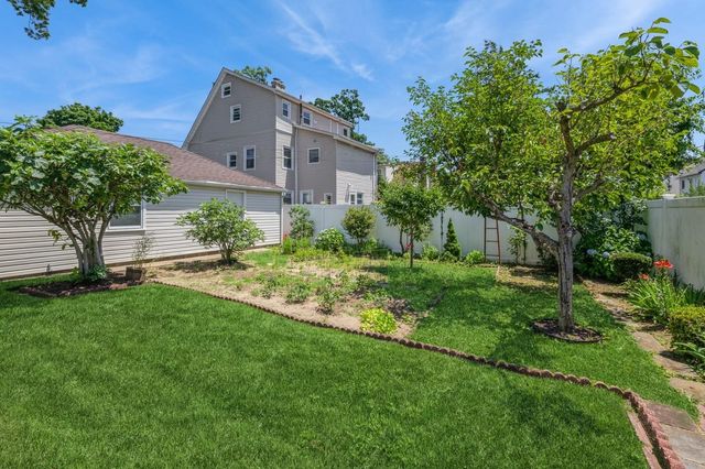 185 Emerson Place, Valley Stream, NY 11580