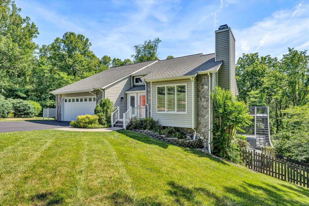 6595 Pencheck CIR, Roanoke, VA 24018