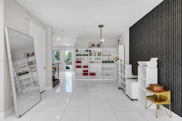 10365 NW 66th St, Doral, FL 33178