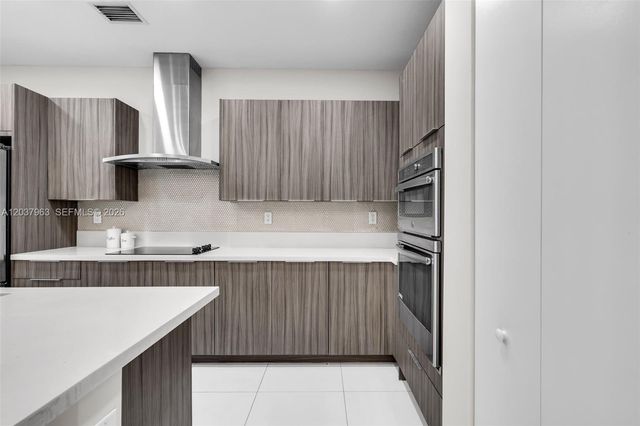 10365 NW 66th St, Doral, FL 33178