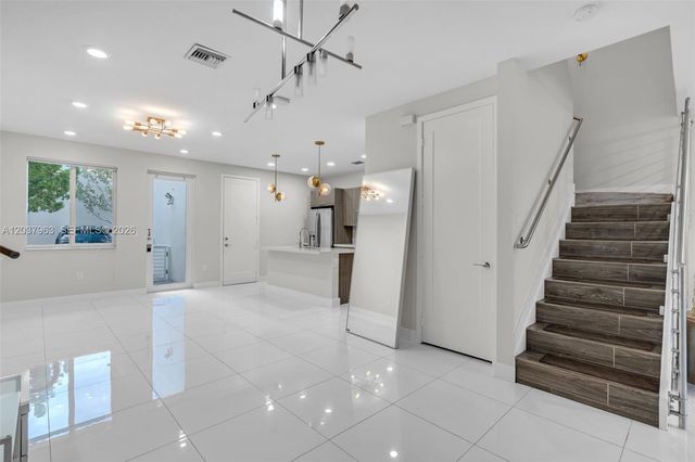 10365 NW 66th St, Doral, FL 33178
