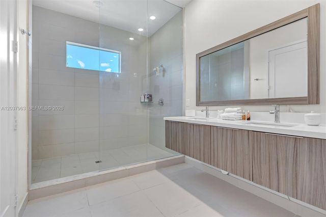 10365 NW 66th St, Doral, FL 33178