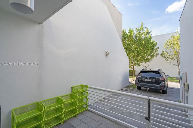 10365 NW 66th St, Doral, FL 33178