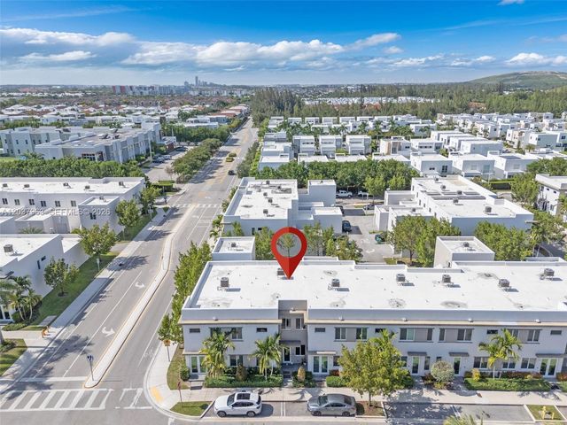 10365 NW 66th St, Doral, FL 33178