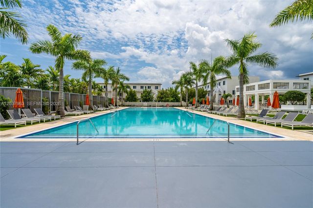 10365 NW 66th St, Doral, FL 33178
