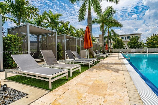 10365 NW 66th St, Doral, FL 33178