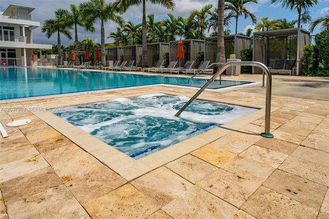 10365 NW 66th St, Doral, FL 33178