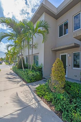 10365 NW 66th St, Doral, FL 33178