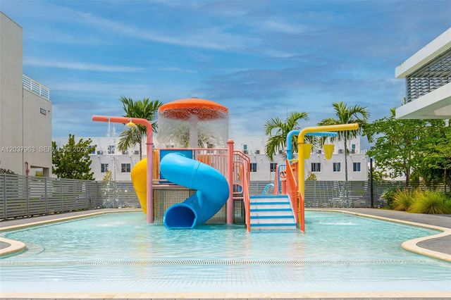 10365 NW 66th St, Doral, FL 33178