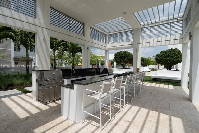 10365 NW 66th St, Doral, FL 33178