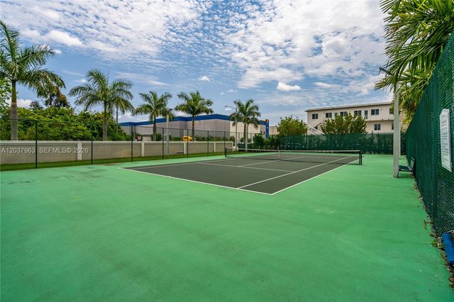 10365 NW 66th St, Doral, FL 33178