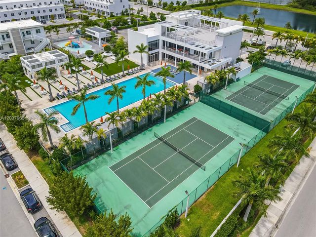 10365 NW 66th St, Doral, FL 33178