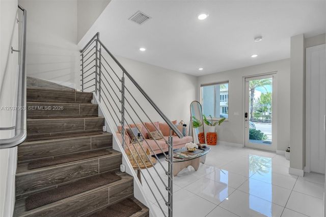 10365 NW 66th St, Doral, FL 33178
