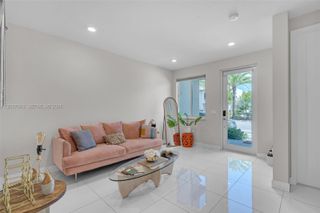 10365 NW 66th St, Doral, FL 33178