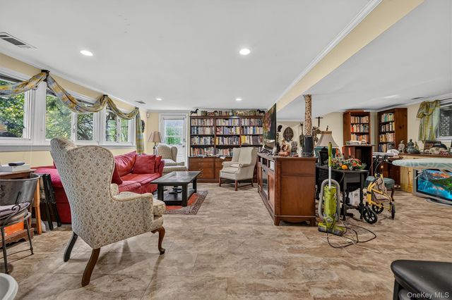 69 Stonewall Circle, White Plains, NY 10607