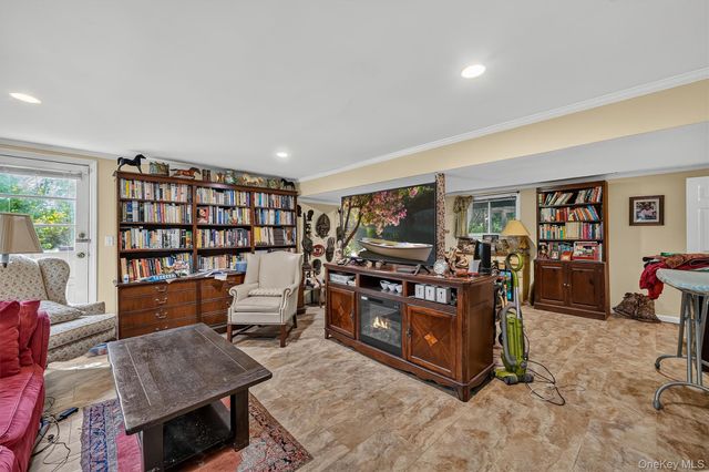 69 Stonewall Circle, White Plains, NY 10607