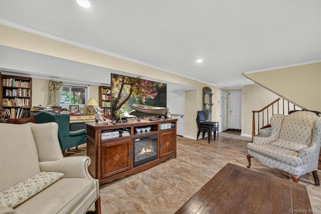 69 Stonewall Circle, White Plains, NY 10607