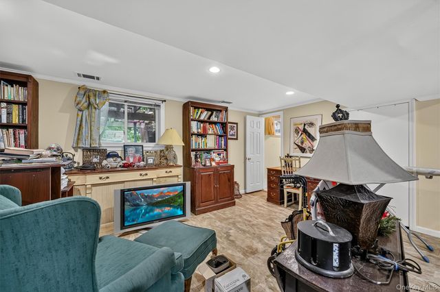 69 Stonewall Circle, White Plains, NY 10607