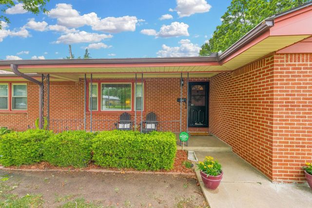 735 N Chickadee, Wichita, KS 67212