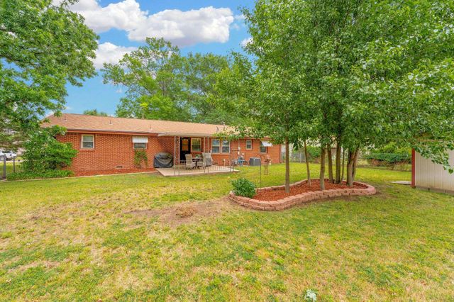 735 N Chickadee, Wichita, KS 67212