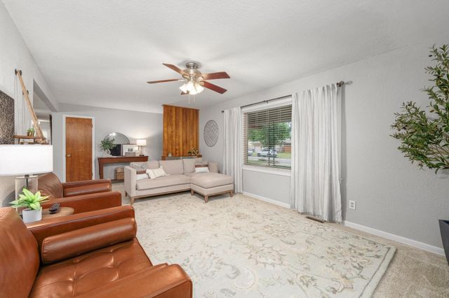 735 N Chickadee, Wichita, KS 67212