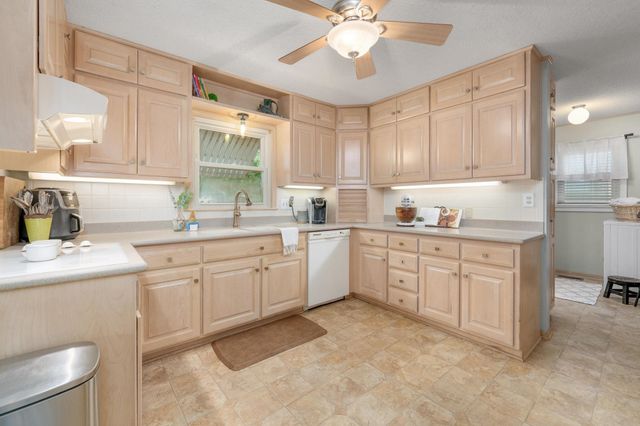 735 N Chickadee, Wichita, KS 67212