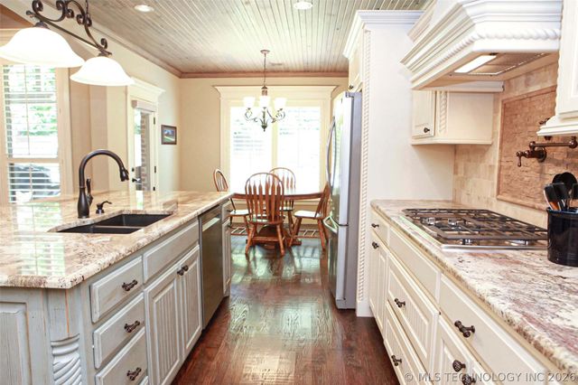 10809 S Redbud Place, Jenks, OK 74037