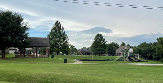 10809 S Redbud Place, Jenks, OK 74037