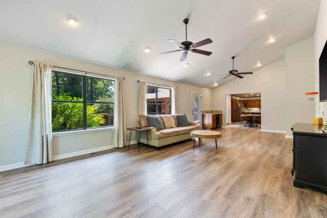 22 Dove Creek Circle, North Little Rock, AR 72116