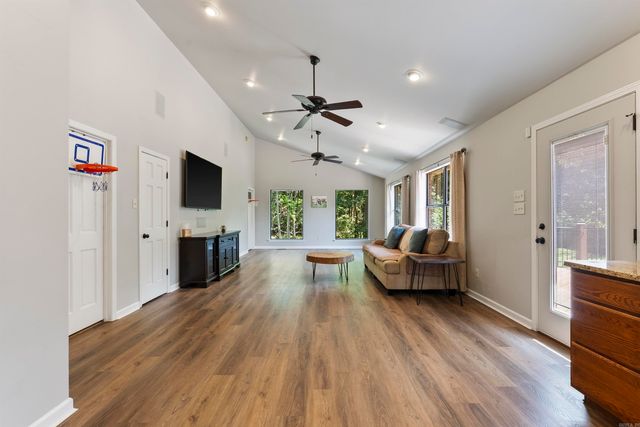 22 Dove Creek Circle, North Little Rock, AR 72116