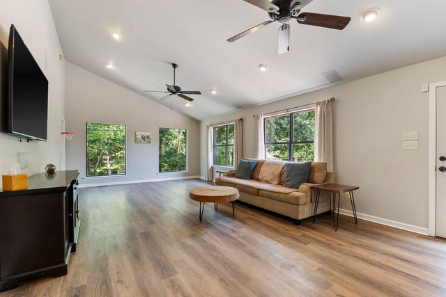 22 Dove Creek Circle, North Little Rock, AR 72116