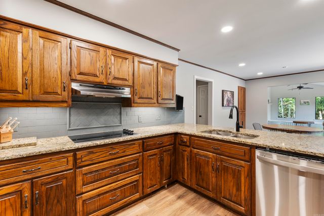 22 Dove Creek Circle, North Little Rock, AR 72116