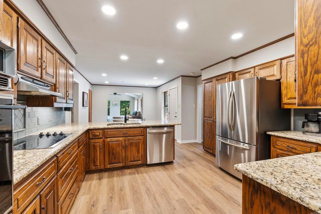 22 Dove Creek Circle, North Little Rock, AR 72116