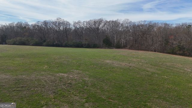 2 Far A Way Road, Elberton, GA 30635