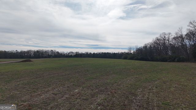 2 Far A Way Road, Elberton, GA 30635