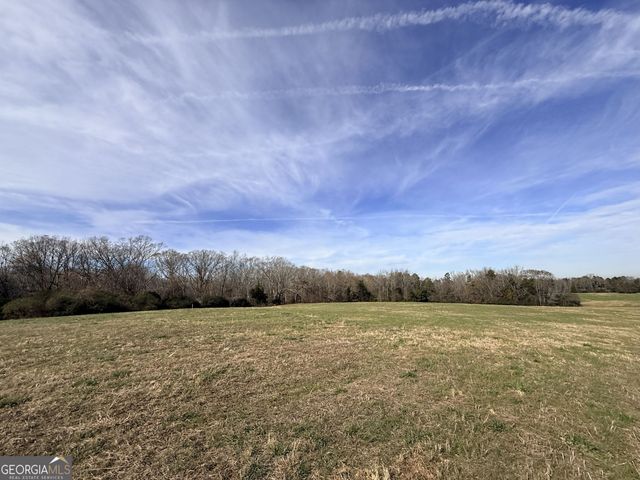 2 Far A Way Road, Elberton, GA 30635