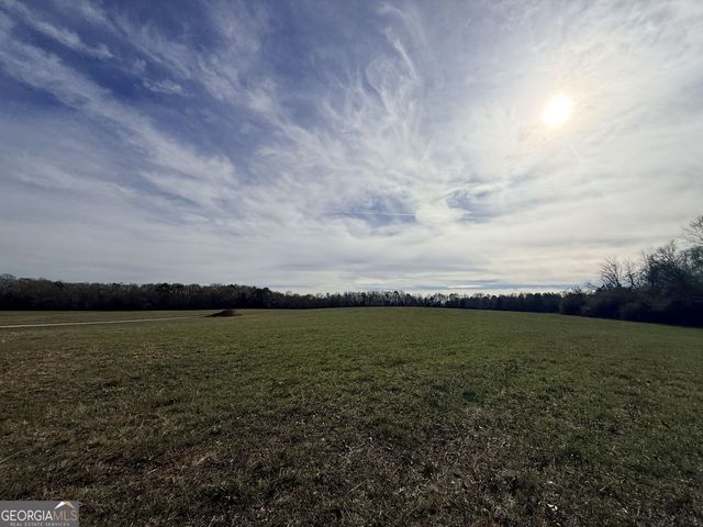 2 Far A Way Road, Elberton, GA 30635