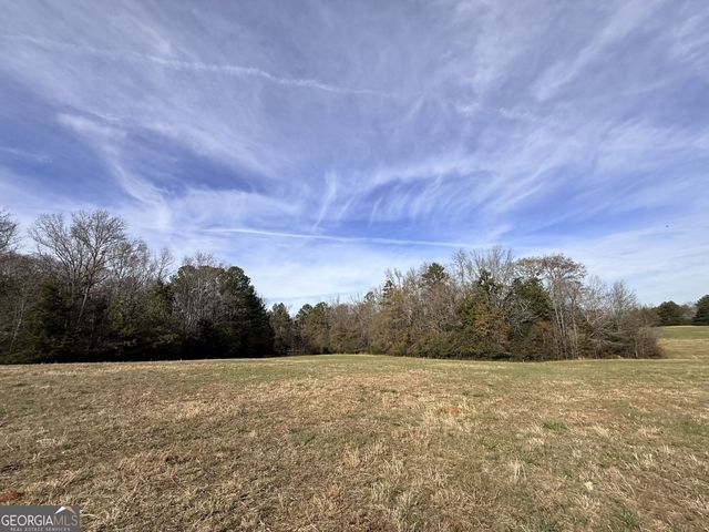 2 Far A Way Road, Elberton, GA 30635