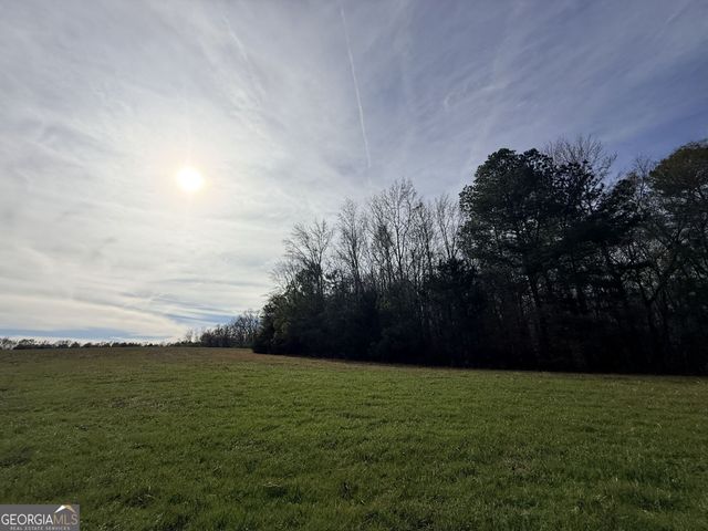 2 Far A Way Road, Elberton, GA 30635