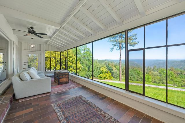 363 Rio Vista Dr, Auburn, CA 95603