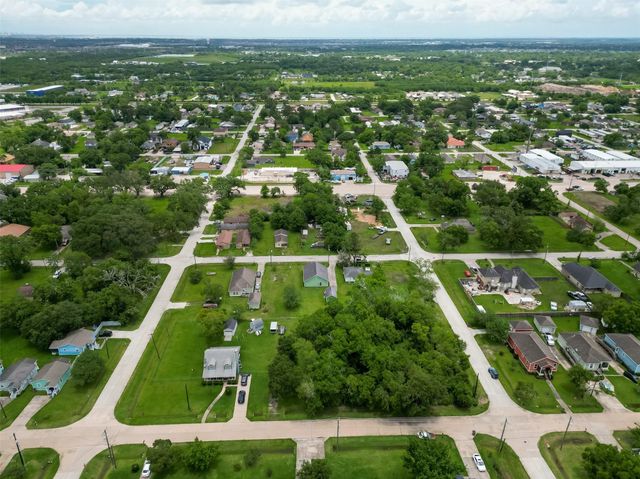 000 Avenue G, Dickinson, TX 77539