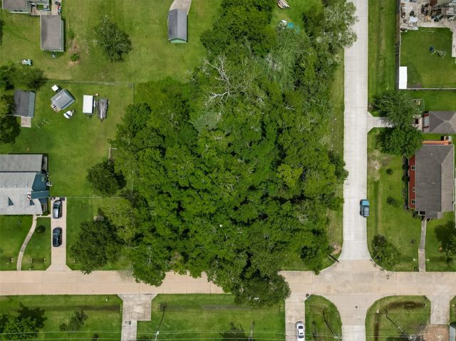 000 Avenue G, Dickinson, TX 77539