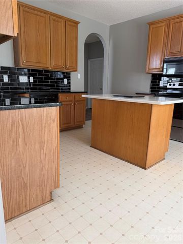 8405 Duckwood Lane, Charlotte, NC 28215