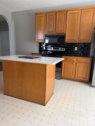 8405 Duckwood Lane, Charlotte, NC 28215