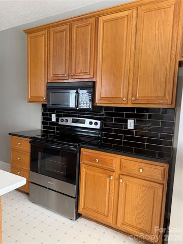 8405 Duckwood Lane, Charlotte, NC 28215