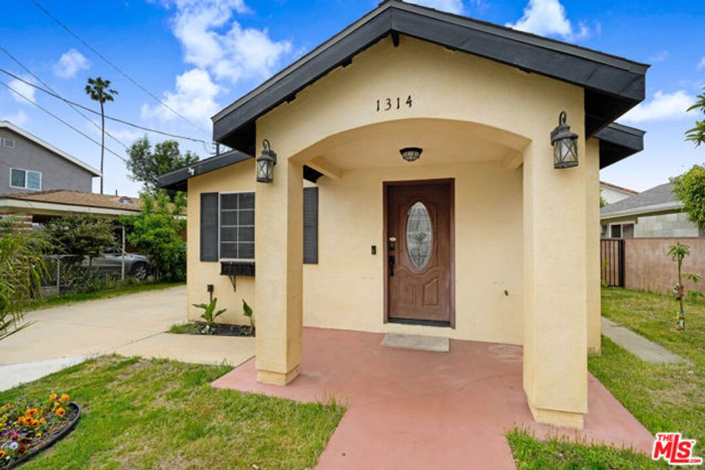 1314 Omelveny Avenue, San Fernando, CA 91340