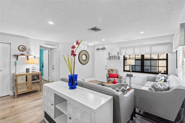 9129 N Vineyard Lake Drive 9129, Plantation, FL 33324